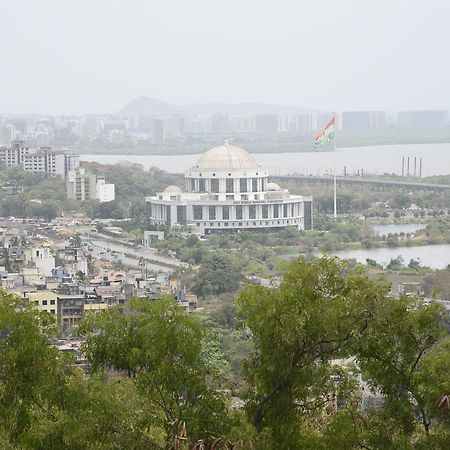 The Sky Inn Navi Mumbai Buitenkant foto