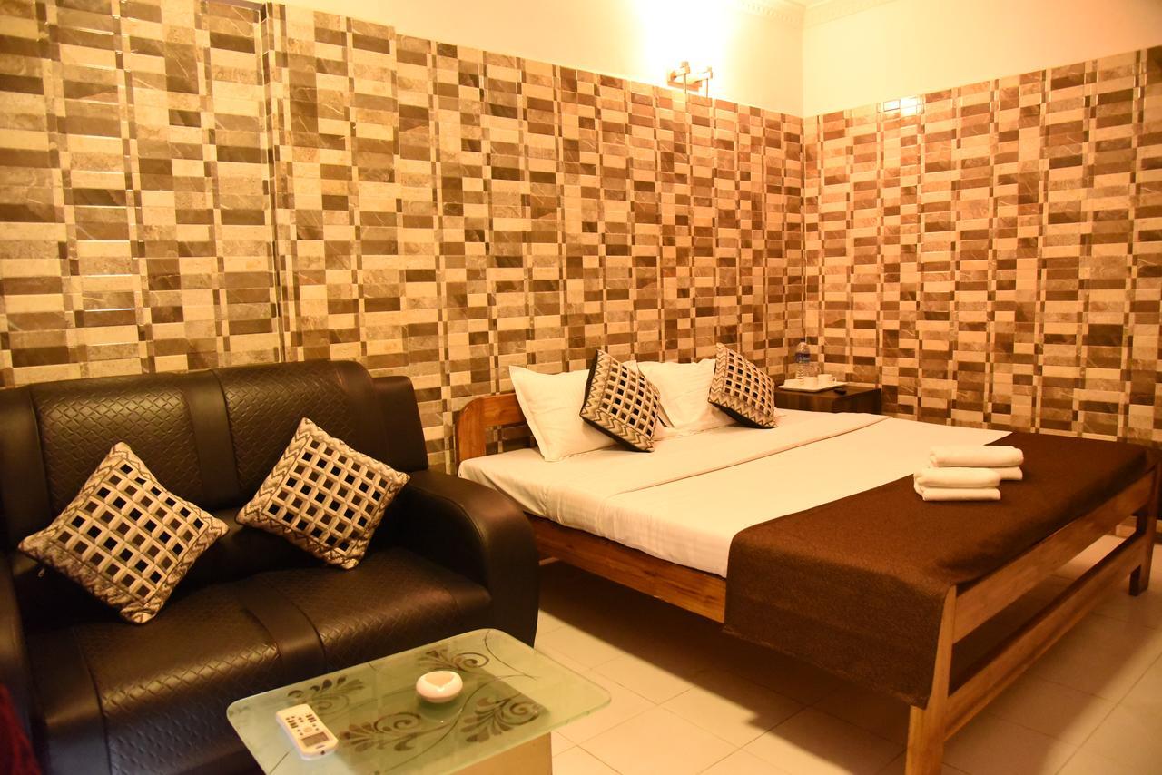 The Sky Inn Navi Mumbai Buitenkant foto